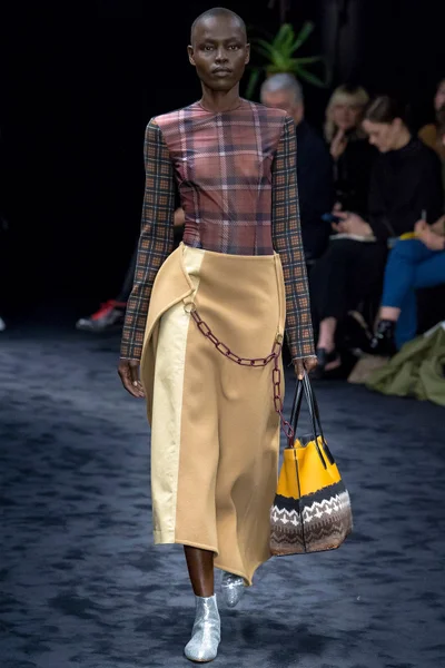 Look 37